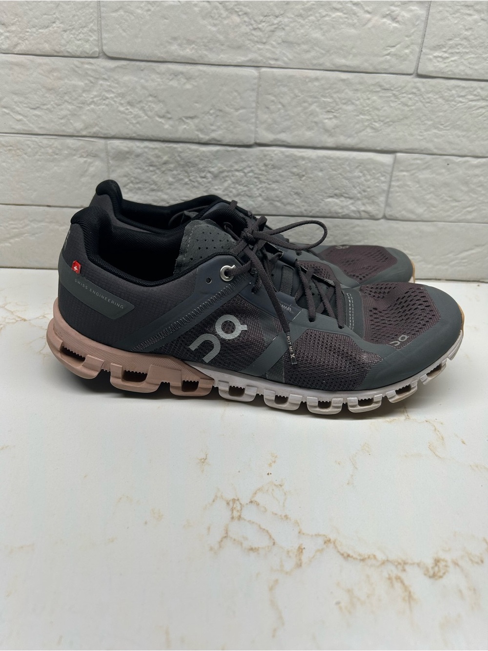 Womens On Cloudflow Road Running Shoes Size 9.5 Gray Peach